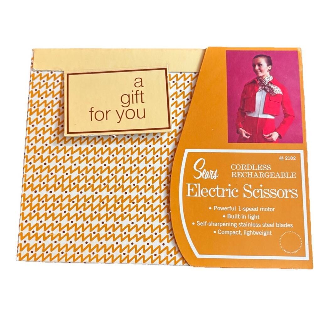 New Vintage Sears Cordless Rechargeable Electric Scissors 25 2182 Sewing Crafts